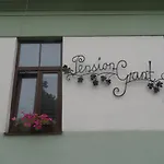 Grant Lux Bed & Breakfast 3*