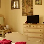 Grant Lux Bed and Breakfast 3*
