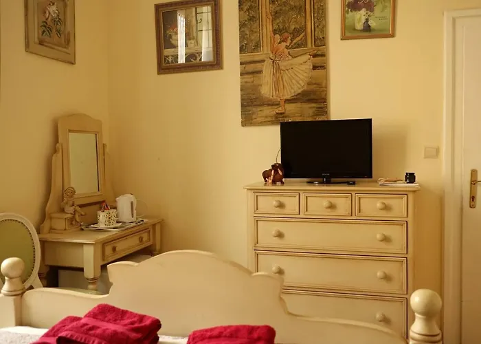 Grant Lux Bed & Breakfast 3*